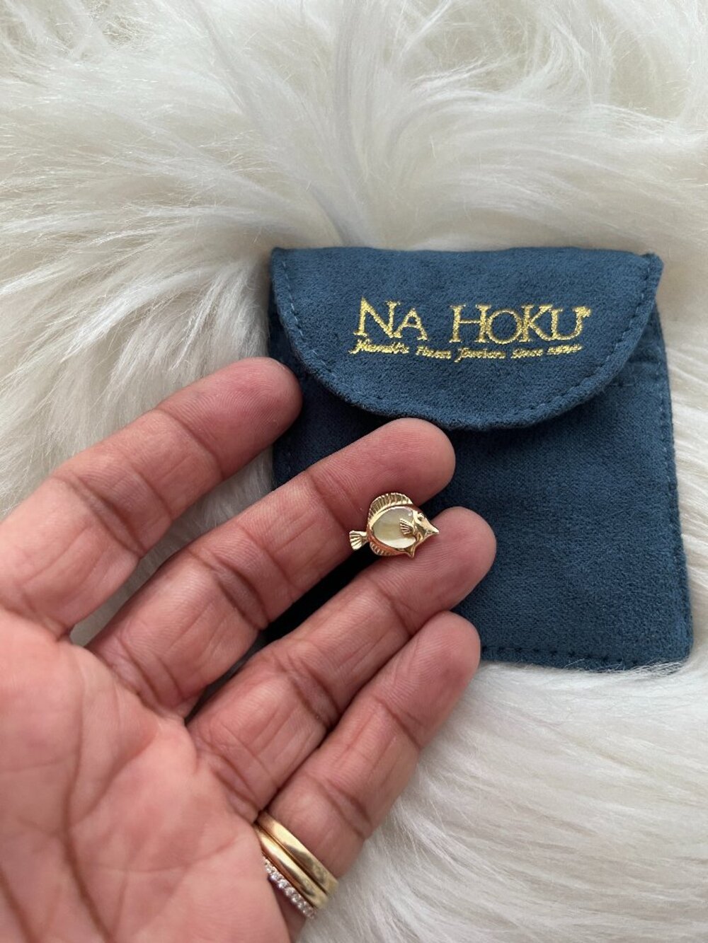 Na Hoku Single 14K Yellow Gold Fish Stud Earring With Pearl INLAY.